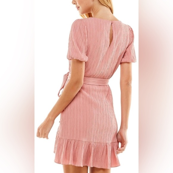 City Studio/ NWT/  Woman’s Juniors Crinkled Short Sleeves Fit & Flare Dress/ XL - Picture 14 of 15